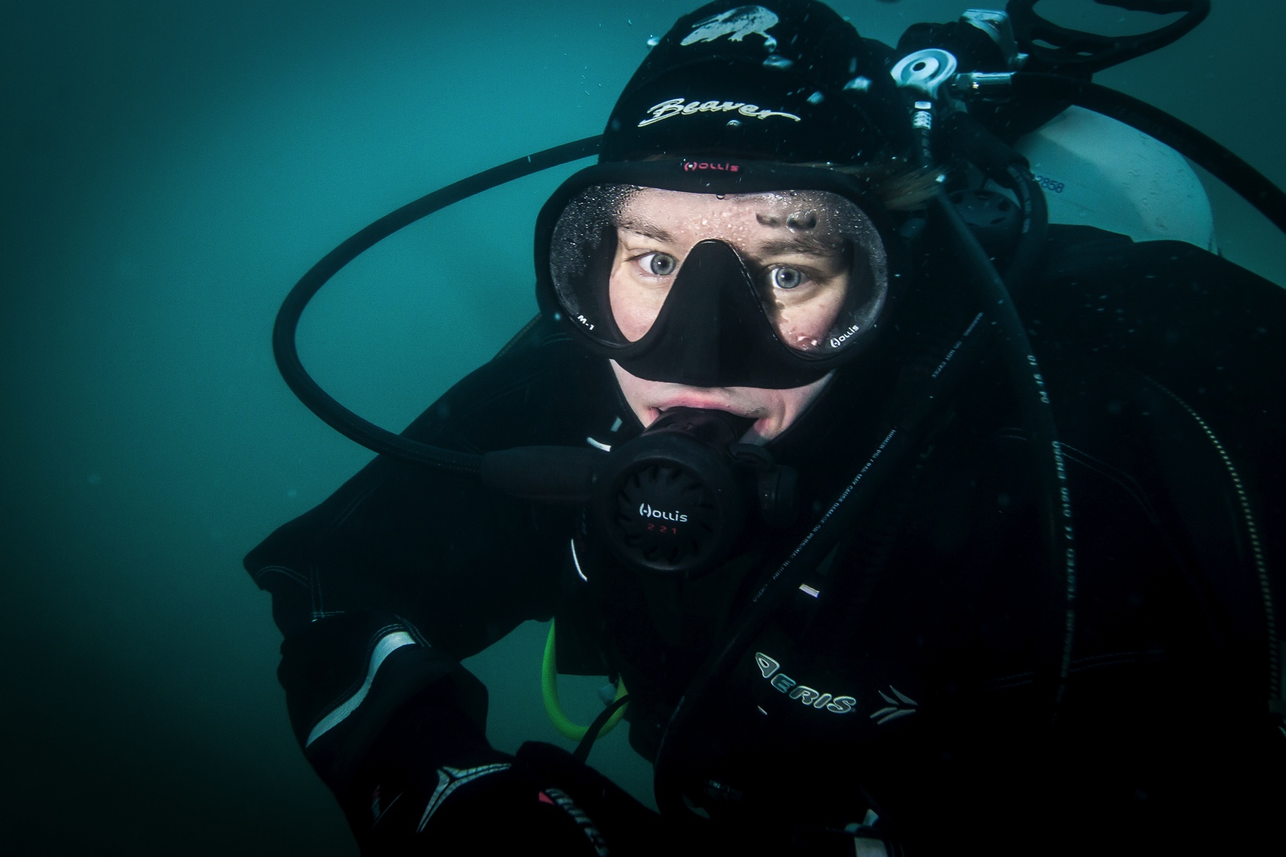 close-up-drysuit-diver-in-kleifarvatn