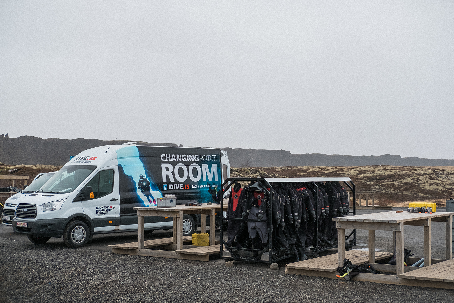 changing-room-silfra-meeting-point-thingvellir.jpg