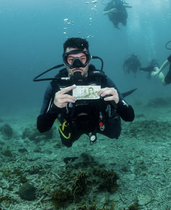 quim-guide-diveis-iceland.jpg