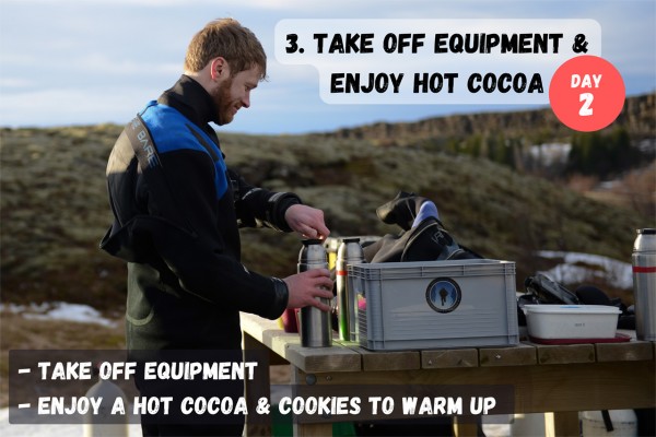 At the end of your tour, your guide will help you take off the dry suit and offers you hot chocolate and cookies.