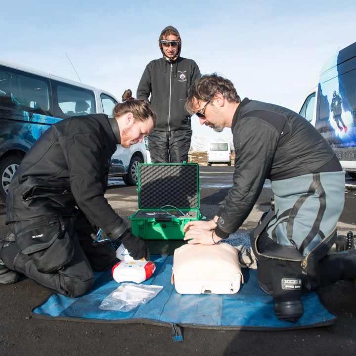 emergency-first-respond-training-in-silfra-carpark-720x720.jpg