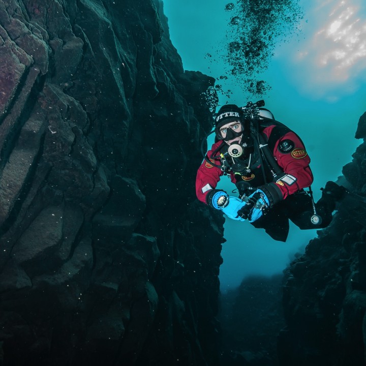 dry-suit-diver-in-davidsgja-iceland-720x720.jpg