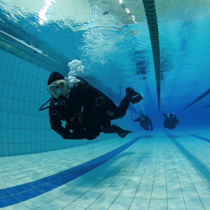 diver-approaching-in-pool-720x720.jpg