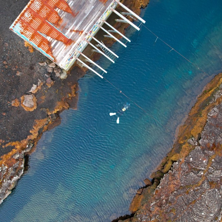 lava-wreck-dive-diver-in-bjarnagja-from-above-720x720.jpg