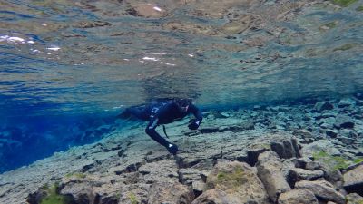 freediver-silfra-iceland-400x225-q80.jpg