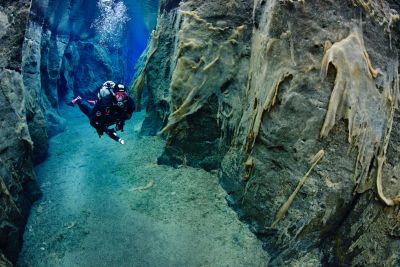 nesgja-diving-tour-with-dive.is-iceland-400x267-q80.jpg