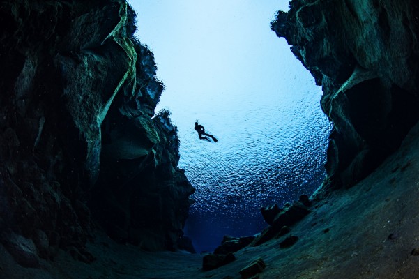 dive.is-the-view-from-below-snorkeler-between-tectonic-plates-silfra